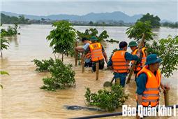 Lực lượng vũ trang tỉnh Thái Nguyên khẩn trương xử lý sự cố vỡ đê